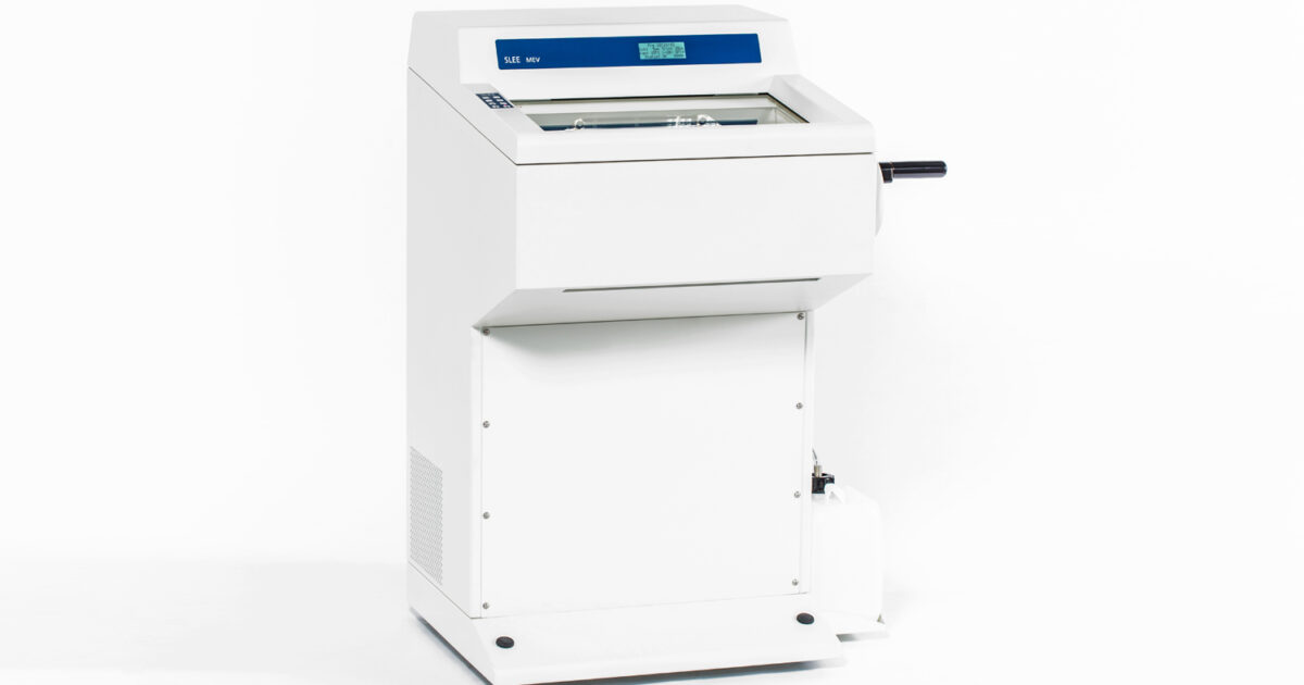 Cryostats laboratory workflow